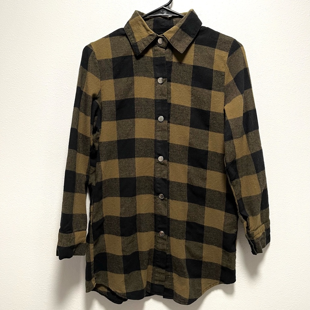 NWOT Olive Green and Black Plaid Button Up Flannel